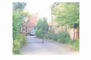 voici  la maison  d'emma watson